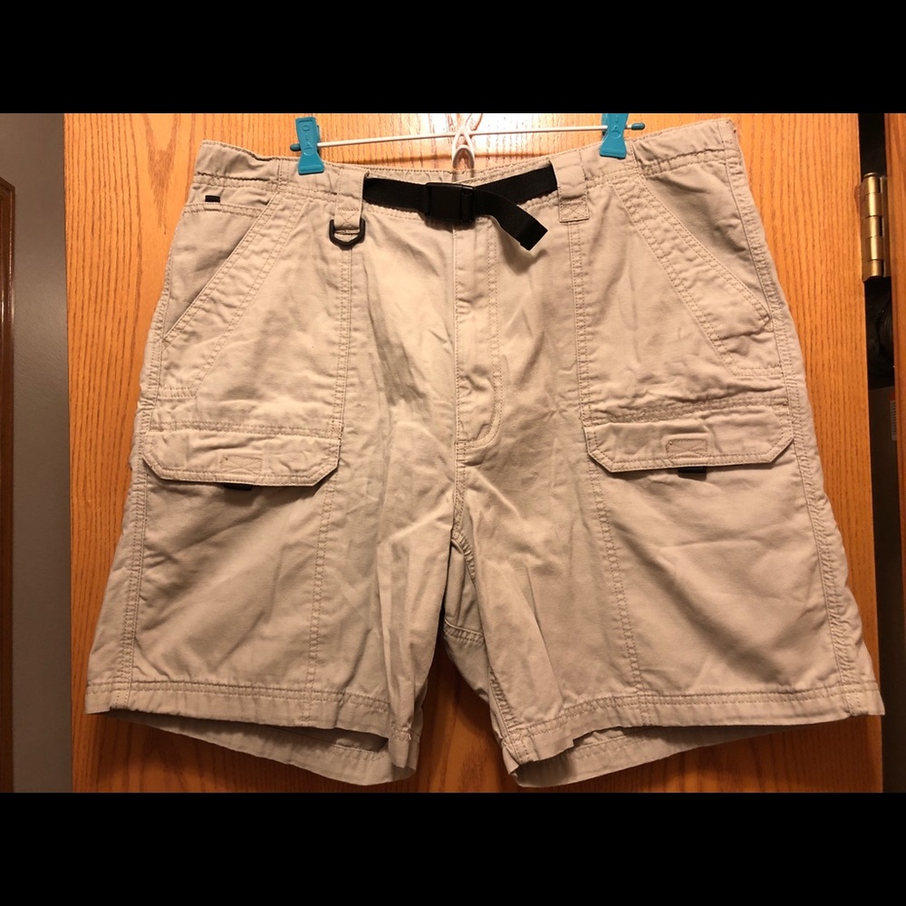 Men’s Wrangler 40 khaki shorts